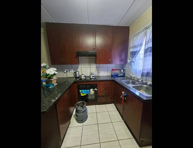 2 BEDROOM TOWNHOUSE FOR SALE IN BIRCH ACRES